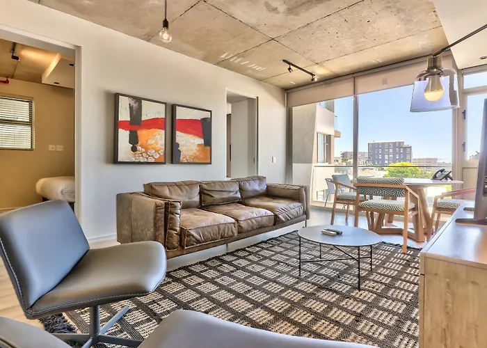 Luxury 2 Bedroom With Balcony