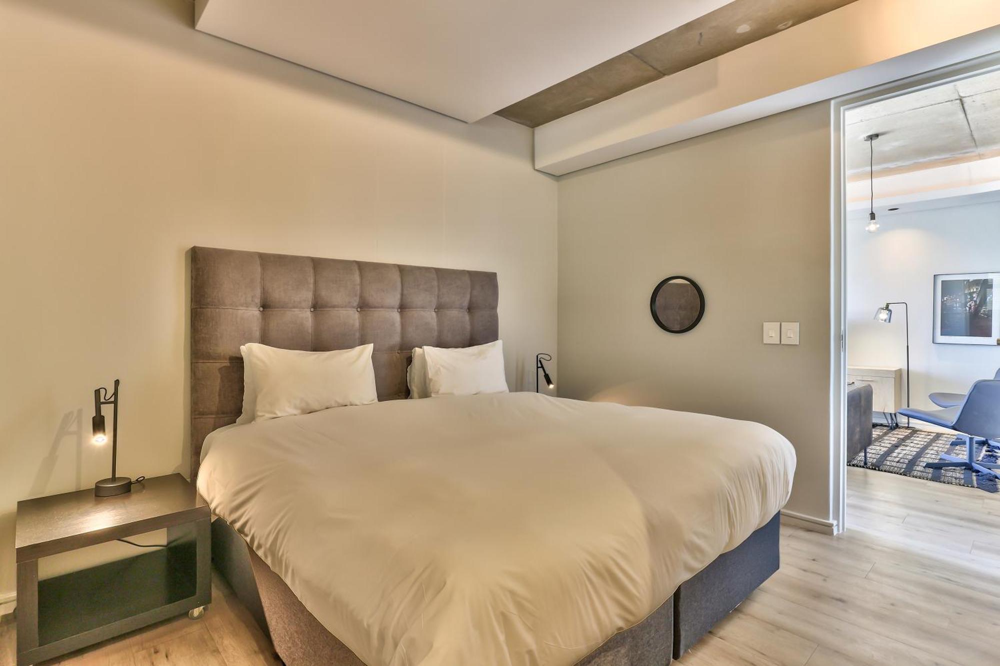 Luxury 2 Bedroom With Balcony *