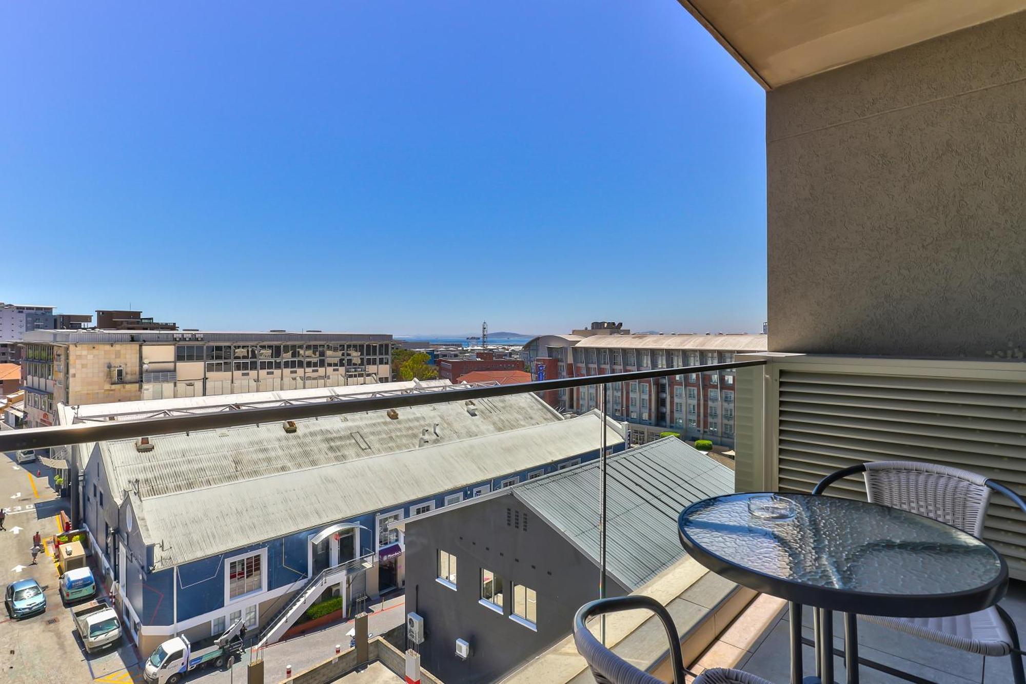 Luxury 2 Bedroom With Balcony * Cape Town