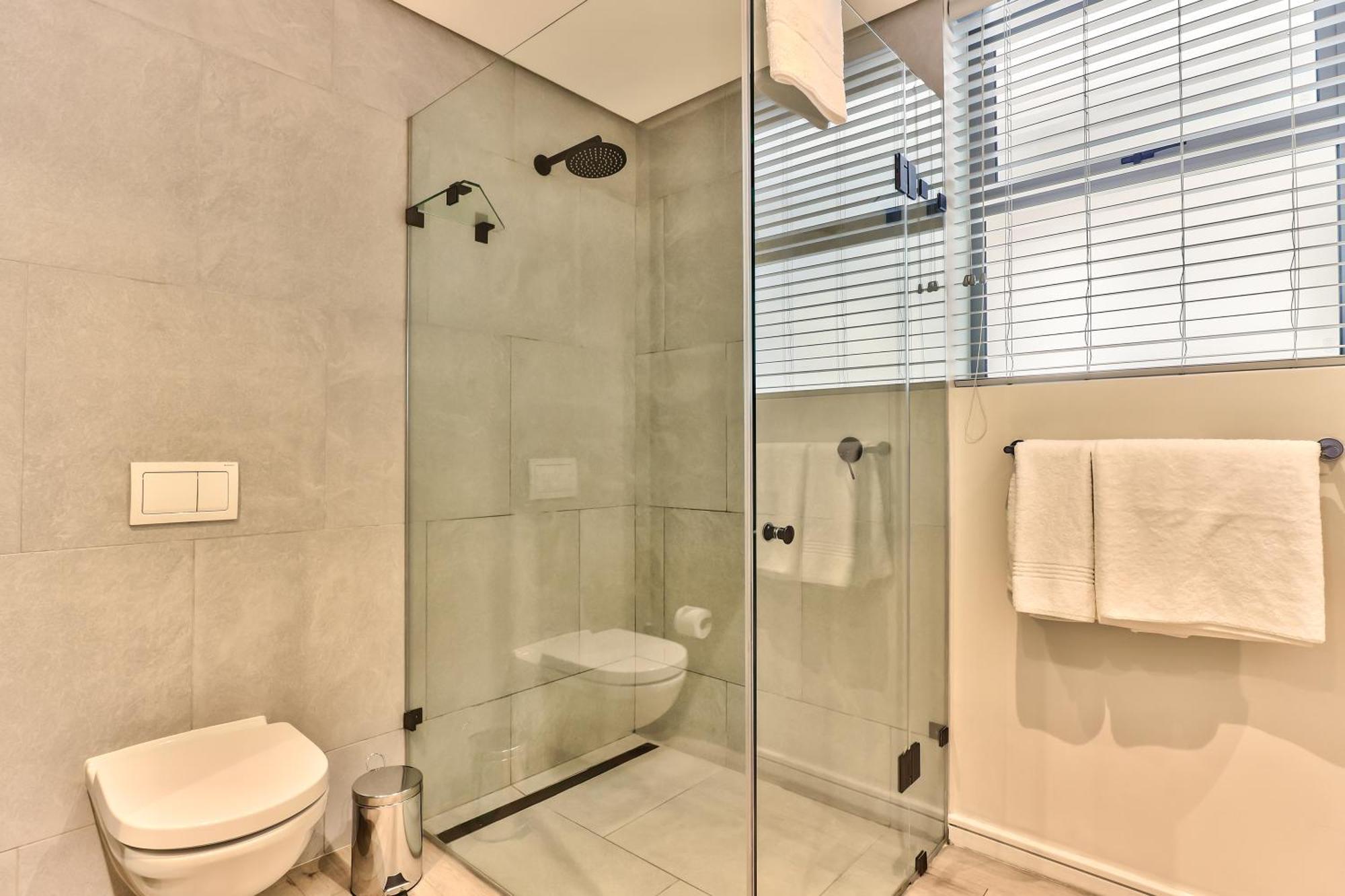 Luxury 2 Bedroom With Balcony Apartment *