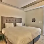 Luxury 2 Bedroom With Balcony
